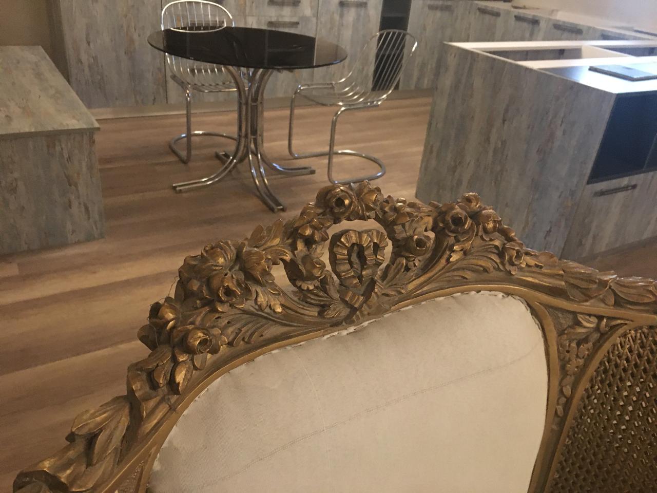 Classic salon set by Your Zone Furniture
