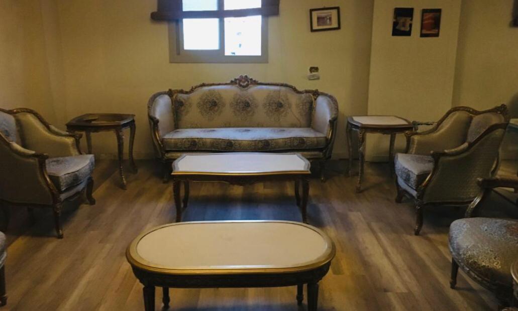 Classic salon set by Your Zone Furniture