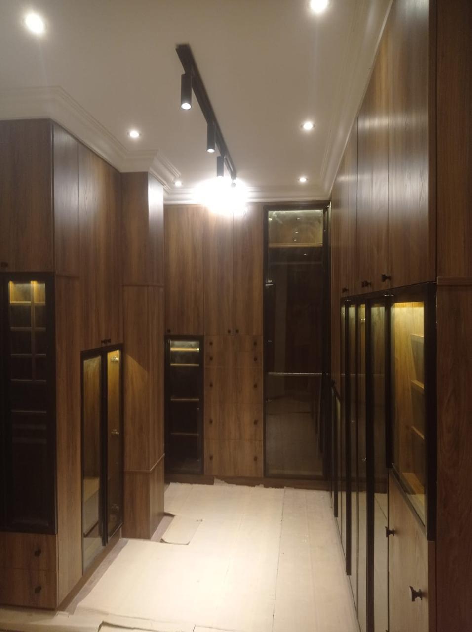 Fitted wardrobe / dressing room by Your Zone Furniture