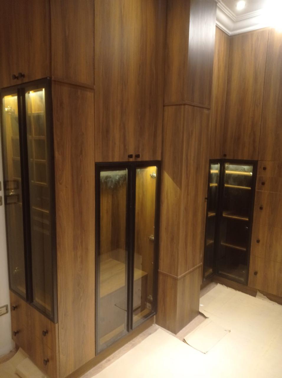 Fitted wardrobe / dressing room by Your Zone Furniture