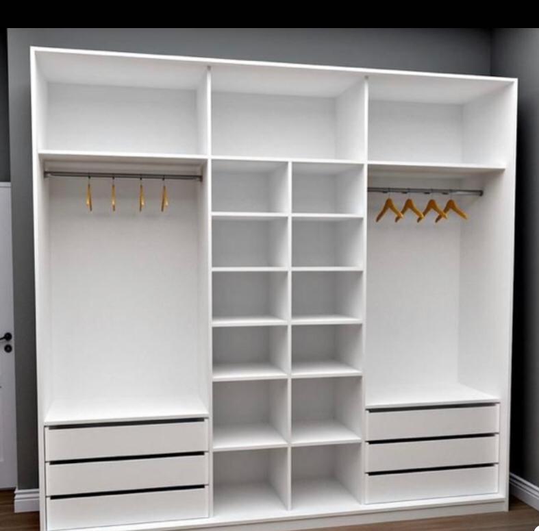 Fitted wardrobe / dressing room by Your Zone Furniture
