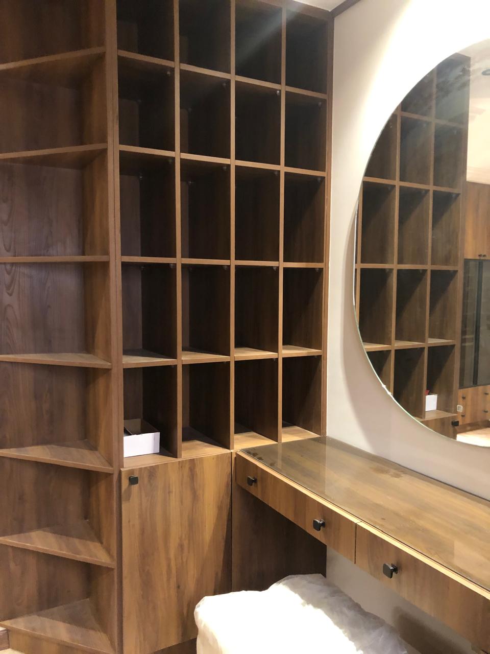 Fitted wardrobe / dressing room by Your Zone Furniture