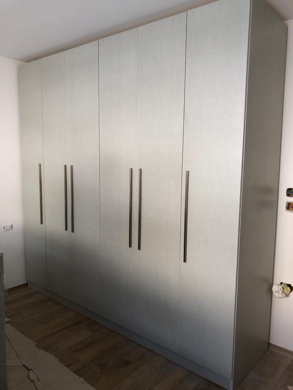 Fitted wardrobe / dressing room by Your Zone Furniture