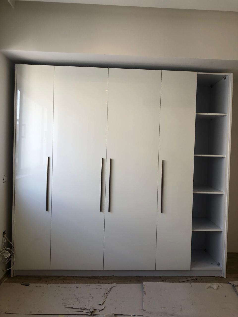 Fitted wardrobe / dressing room by Your Zone Furniture