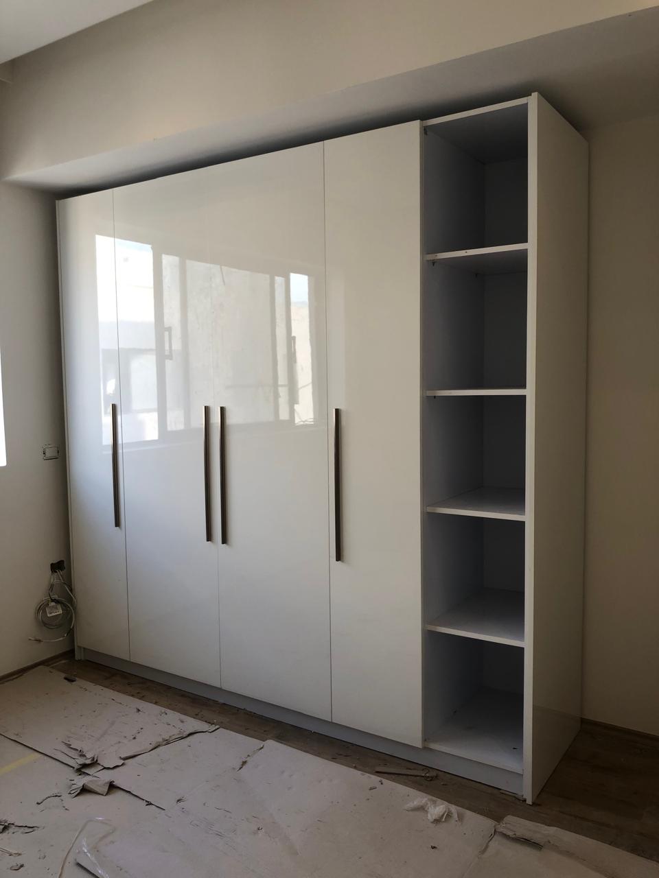 Fitted wardrobe / dressing room by Your Zone Furniture
