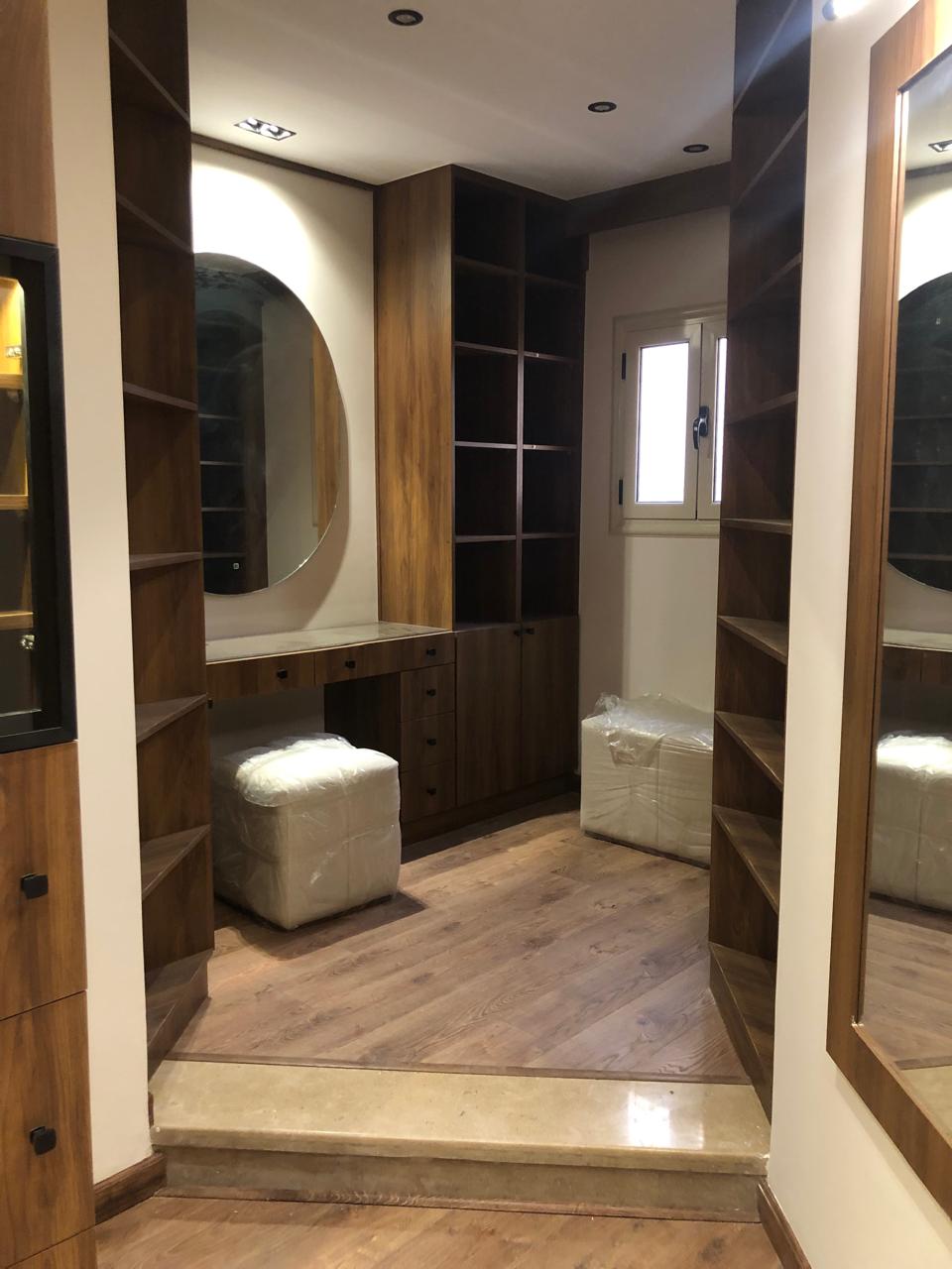 Fitted wardrobe / dressing room by Your Zone Furniture