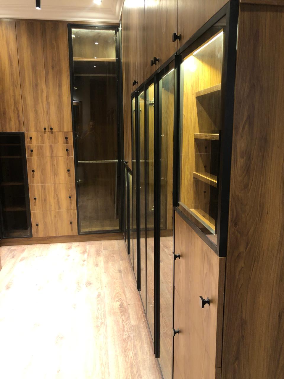 Fitted wardrobe / dressing room by Your Zone Furniture