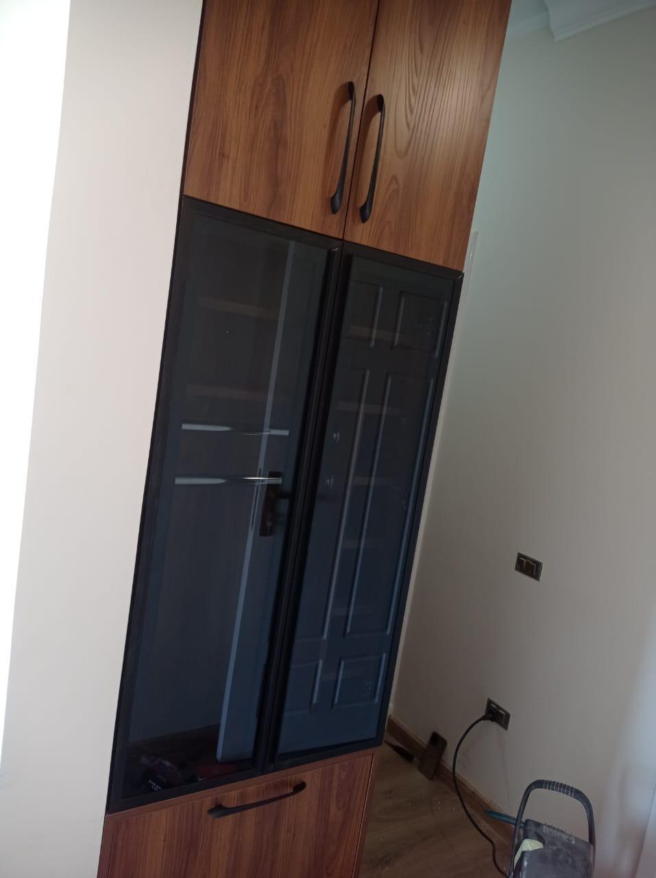 Fitted wardrobe / dressing room by Your Zone Furniture