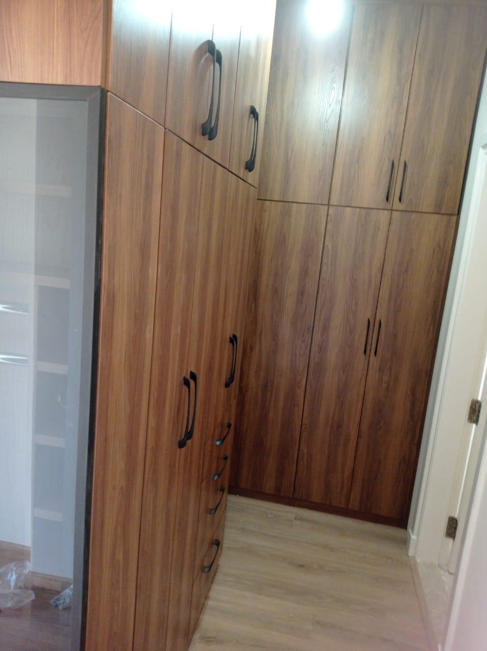 Fitted wardrobe / dressing room by Your Zone Furniture