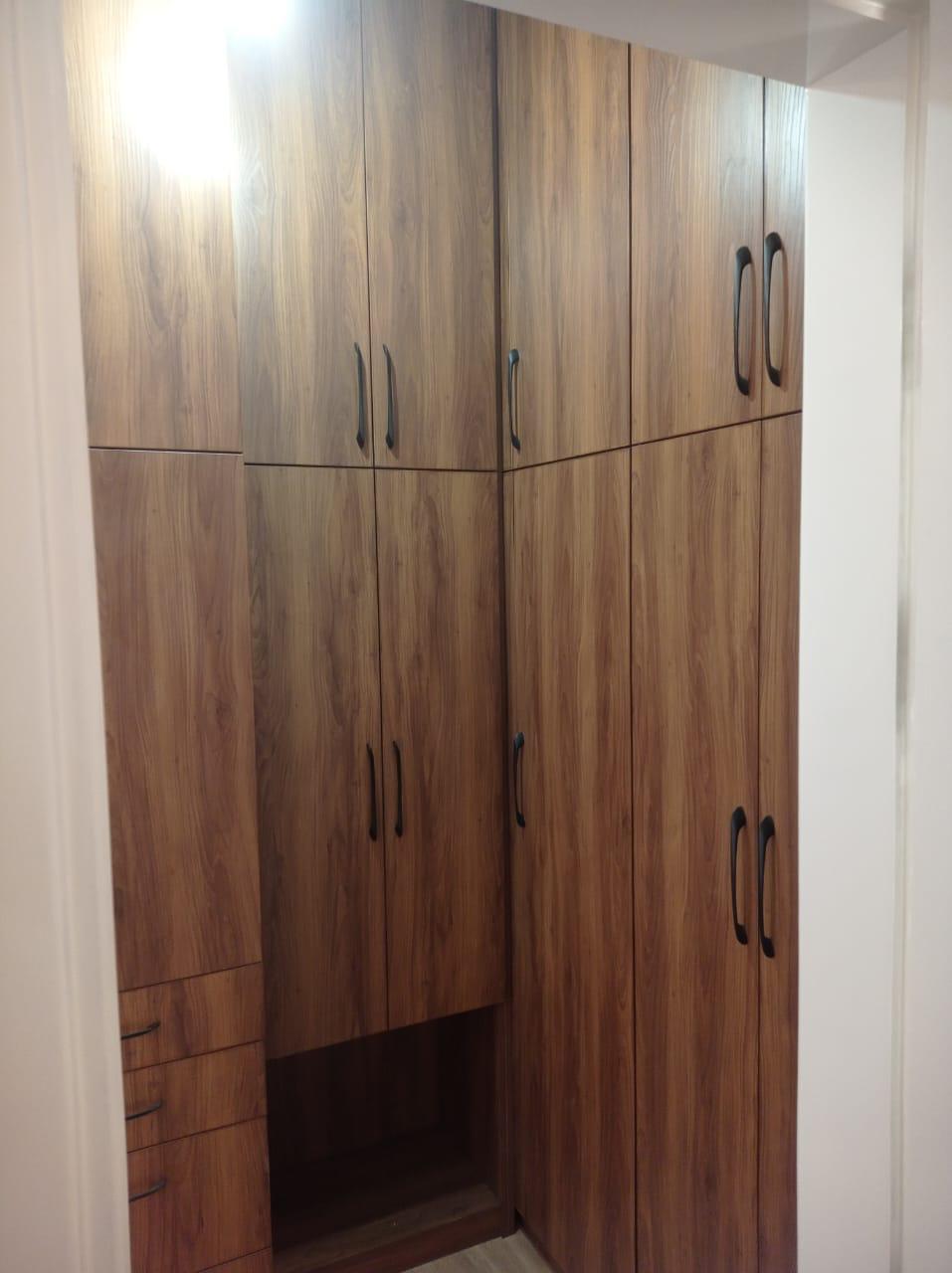 Fitted wardrobe / dressing room by Your Zone Furniture