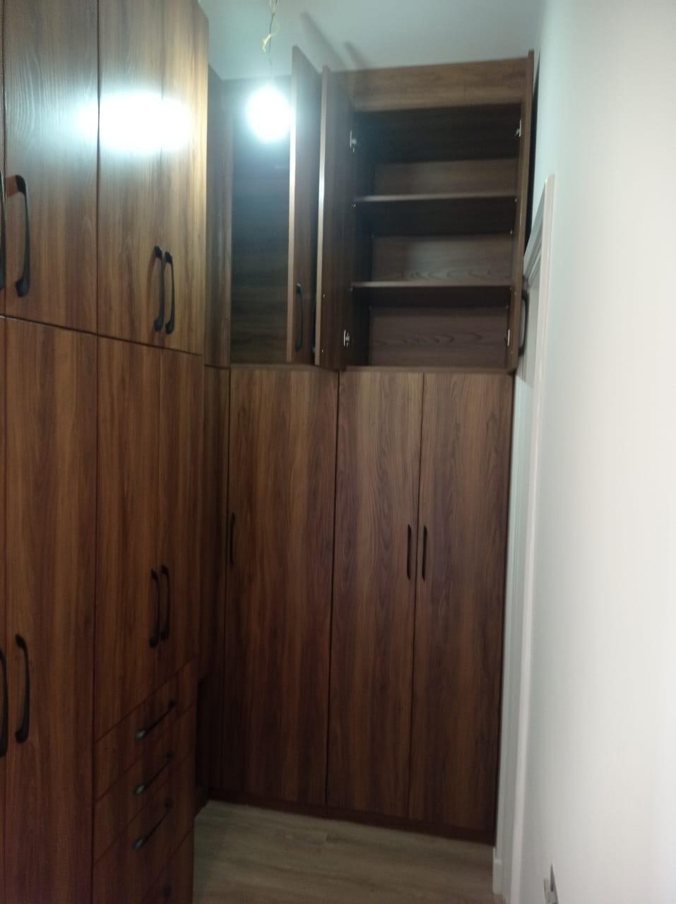 Fitted wardrobe / dressing room by Your Zone Furniture
