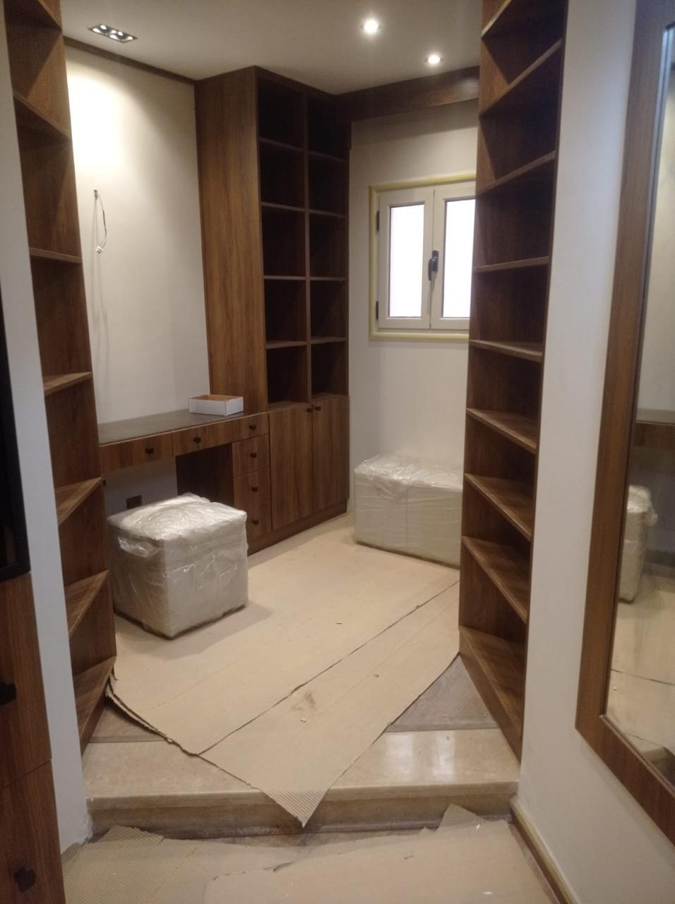 Fitted wardrobe / dressing room by Your Zone Furniture