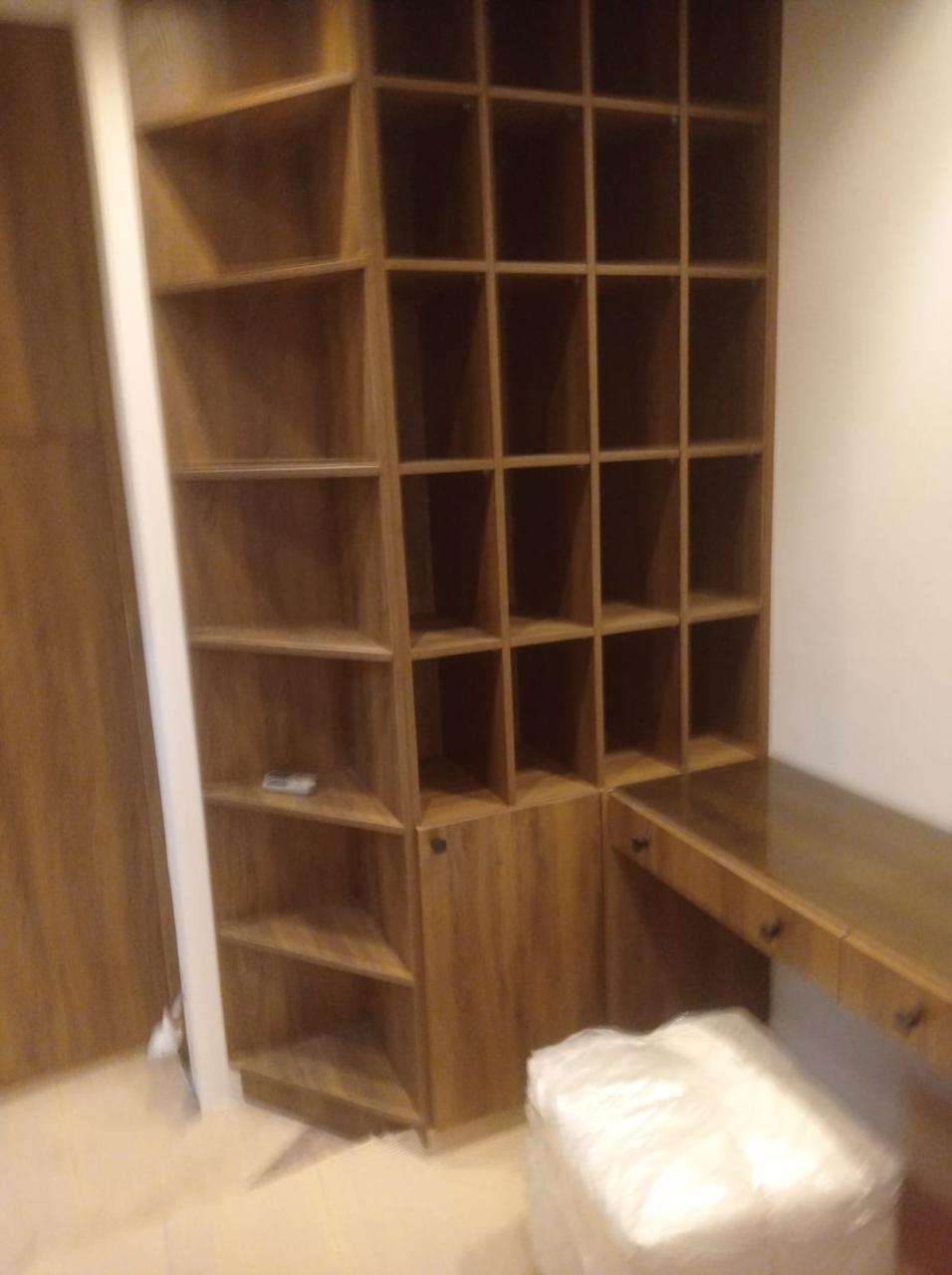 Fitted wardrobe / dressing room by Your Zone Furniture