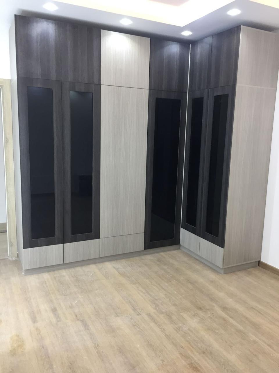 Fitted wardrobe / dressing room by Your Zone Furniture