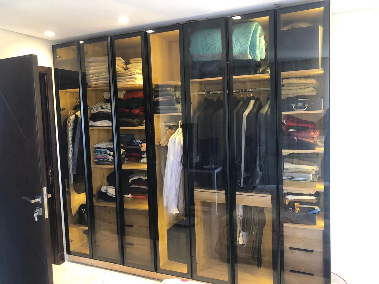 Fitted wardrobe / dressing room by Your Zone Furniture