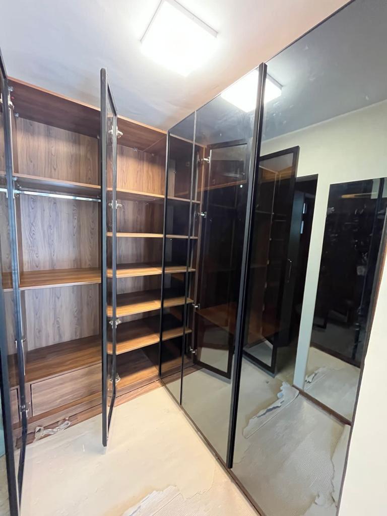 Fitted wardrobe / dressing room by Your Zone Furniture