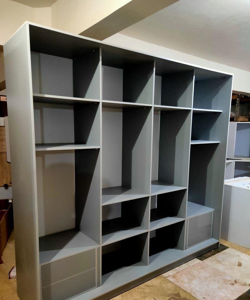 Fitted wardrobe / dressing room by Your Zone Furniture